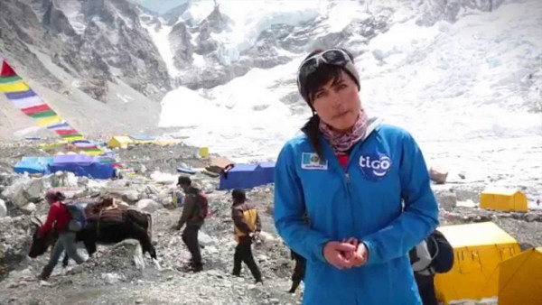 Alpinista guatemalteca sobrevive a terremoto en Nepal